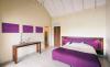 Chambre violette de l'hôtel La Plénitude, à Saint Martin, sur les spots de Galion Beach et Orient Bay aux Antilles