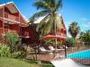 Locaux et piscine de l'hôtel Palm Court, à Saint Martin, sur les spots de Galion Beach et Orient Bay, aux Antilles