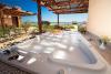 Jacuzzi sur chaque terrasse des chambres du Shams Prestige à Safaga en Egypte