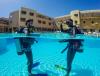 Plongé dans la piscine de the Breakers près de Soma Bay en Egypte 