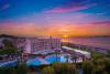 Vue aérienne de l’hôtel Sun Beach à Rhodes-Iallysos en Grèce avec un coucher de soleil