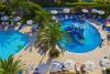 Vue aérienne d'une des piscine de l’hôtel Sun Beach à Rhodes-Iallysos en Grèce