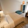intérieur d une chambre dans le batiment rénové de la Villa Vajarassa à Lo Stagnone