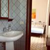 salle de bain dans le batiment historique de la Villa Vajarassa à Lo Stagnone
