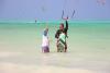 Apprenez et progressez en kitesurf avec nos coachs Nicolas Feraud et Pinar sur le spot de zanzibar 5