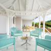 Terrasse extérieure de la villa sealake le vauclin