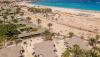 Vue aérienne de l'hôtel Oasis Atlatico Belorizonte sur lîle d Sal, sur le spot de Santa Maria au Cap Vert