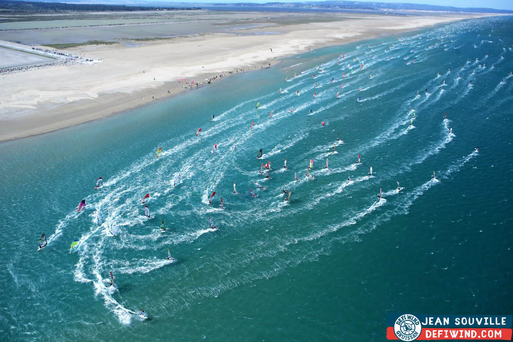 Prise de vue aérienne des participants du Defi Wind 2018 sur le spot windsurf de Gruissan