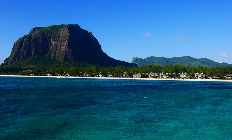 Vue sur Hotel Saint Regis depuis le spot de kitesurf du Morne