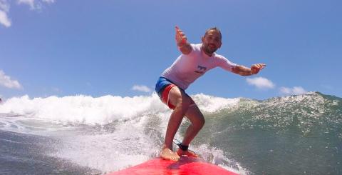 cours de surf aux Antilles à saint martin au centre windy reef
