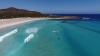 Progresser en kitesurf dans de l'eau claire en afrique du sud à Cape town
