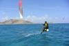 Pratiquant de kitefoil de dos sur le spot de Saint Martin