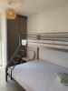 Interieur des chambres avec lits superposes des residences les collines de bonifacio en Corse
