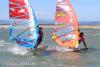 Navigation en freeride à deux sur le spot de Gruissan en France sur la plage des chalets