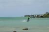 Kitesurfeur en navigation sur le spot kitesurf Anse la raie à l'ile Maurice