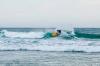 Roller dans les vagues en kitesurf sur le spot de Lagos au POrtugal