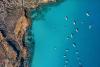 Vue aerienne en contre plongee sur une baie a eau transparente en Sicile